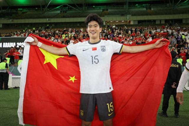 开云-从“带刀中卫”闪耀亚洲杯，看到青训久久为功之路|泰山|彭啸|中国队|韩鹏|U23_新浪体育_新浪新闻