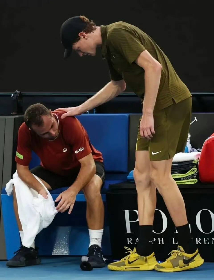 kaiyun-辛纳分享美网输球后一关键改变，大坂战袍遭吐槽cos新白娘子传奇|大坂直美|澳网|网球|扬尼克-辛纳|ATP_新浪体育_新浪新闻