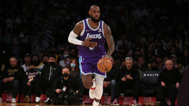 开云-詹皇在末节显出老态 乐观心态也难助湖人创造奇迹