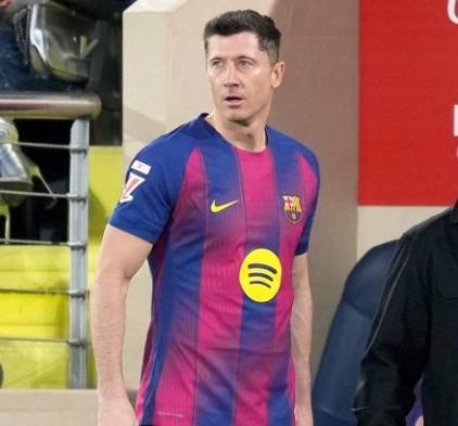 ESPN：巴萨计划与莱万商讨大幅降薪续约，球员仍可能留队